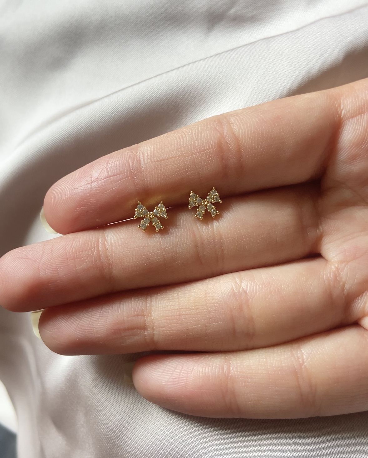 Bow Studs (Pair)