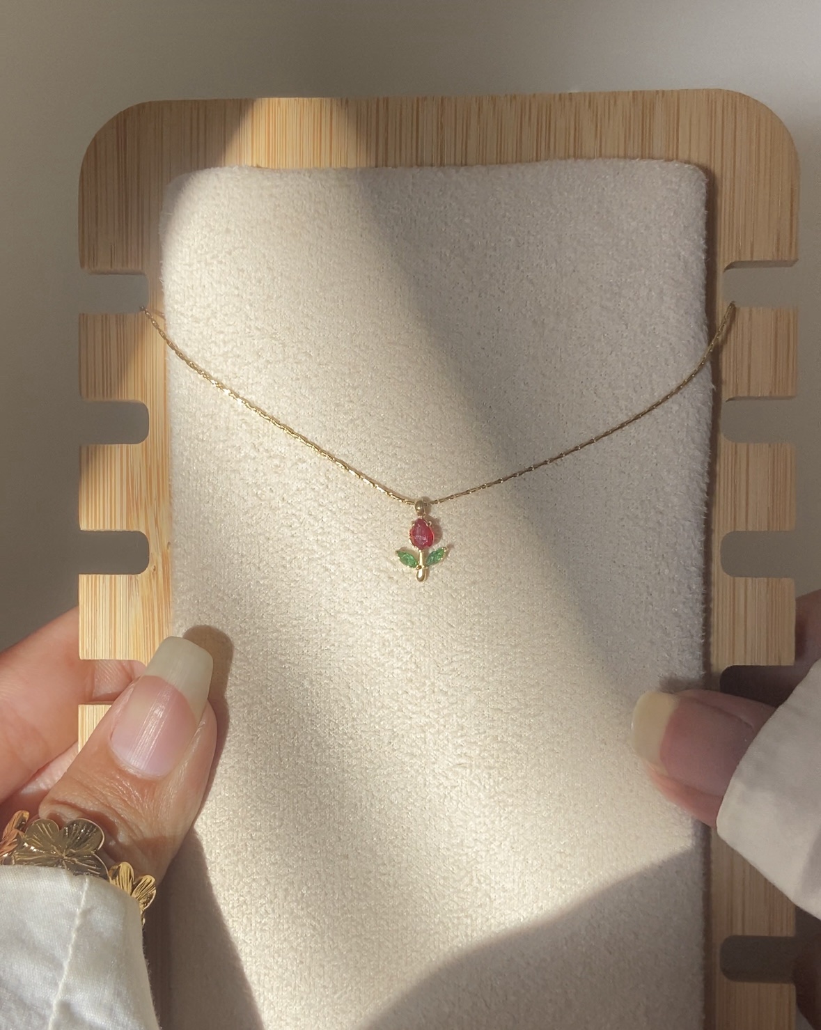 Minimal Tulip Necklace (Red)