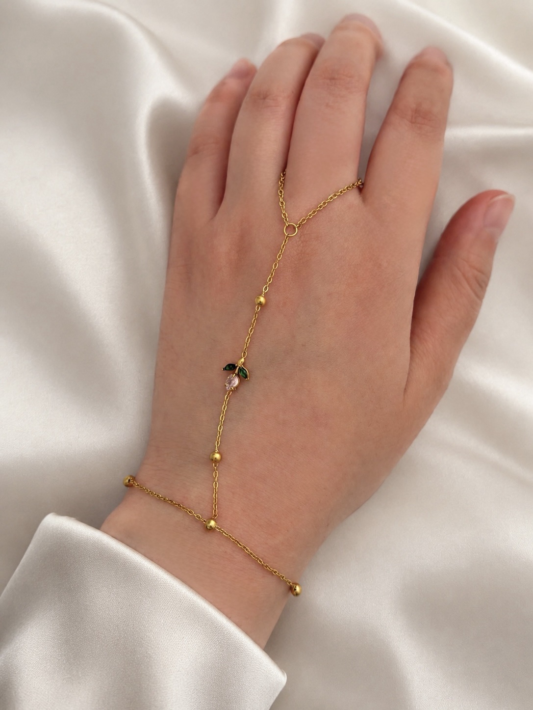 Roselle Handchain