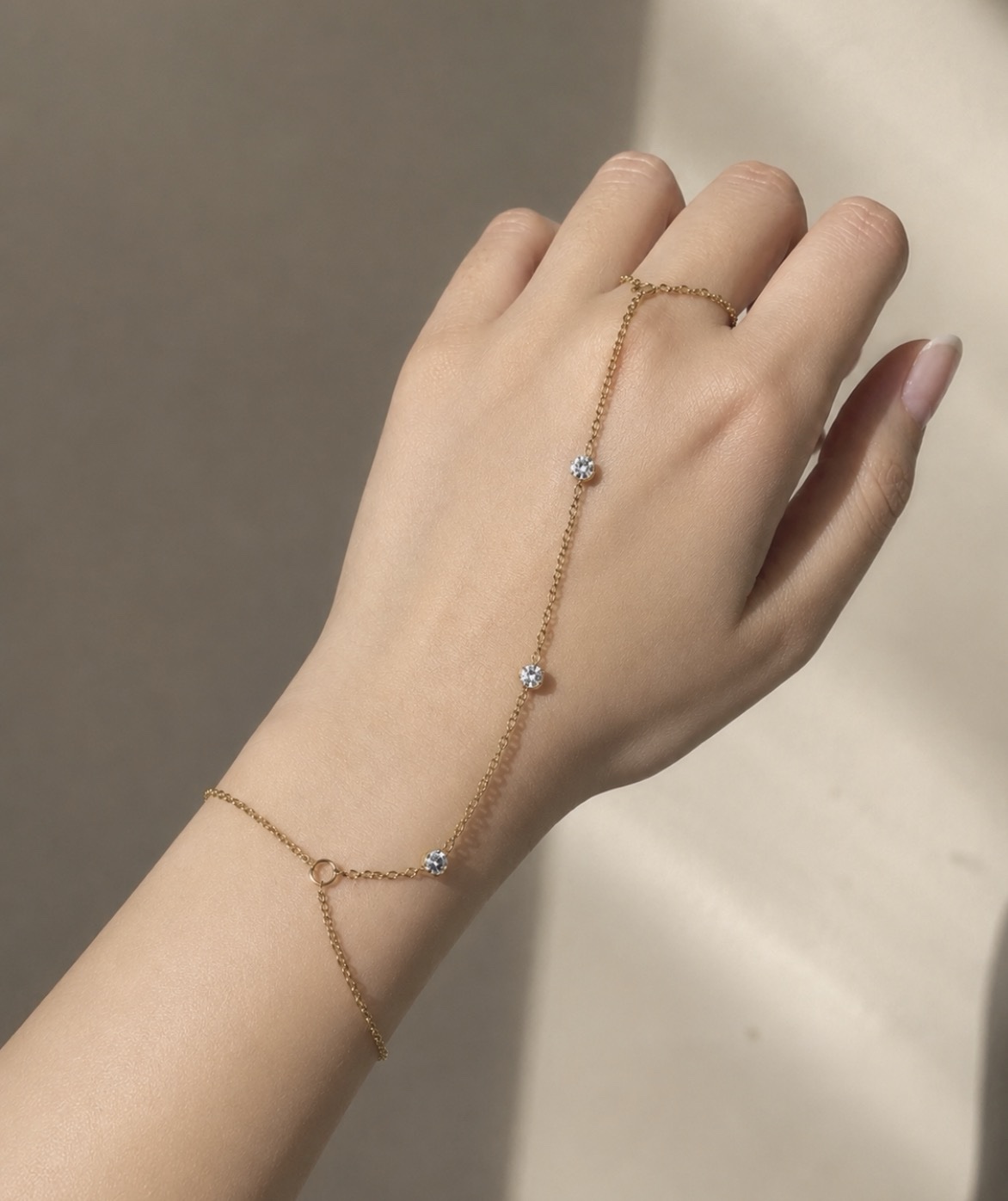 Lara Handchain