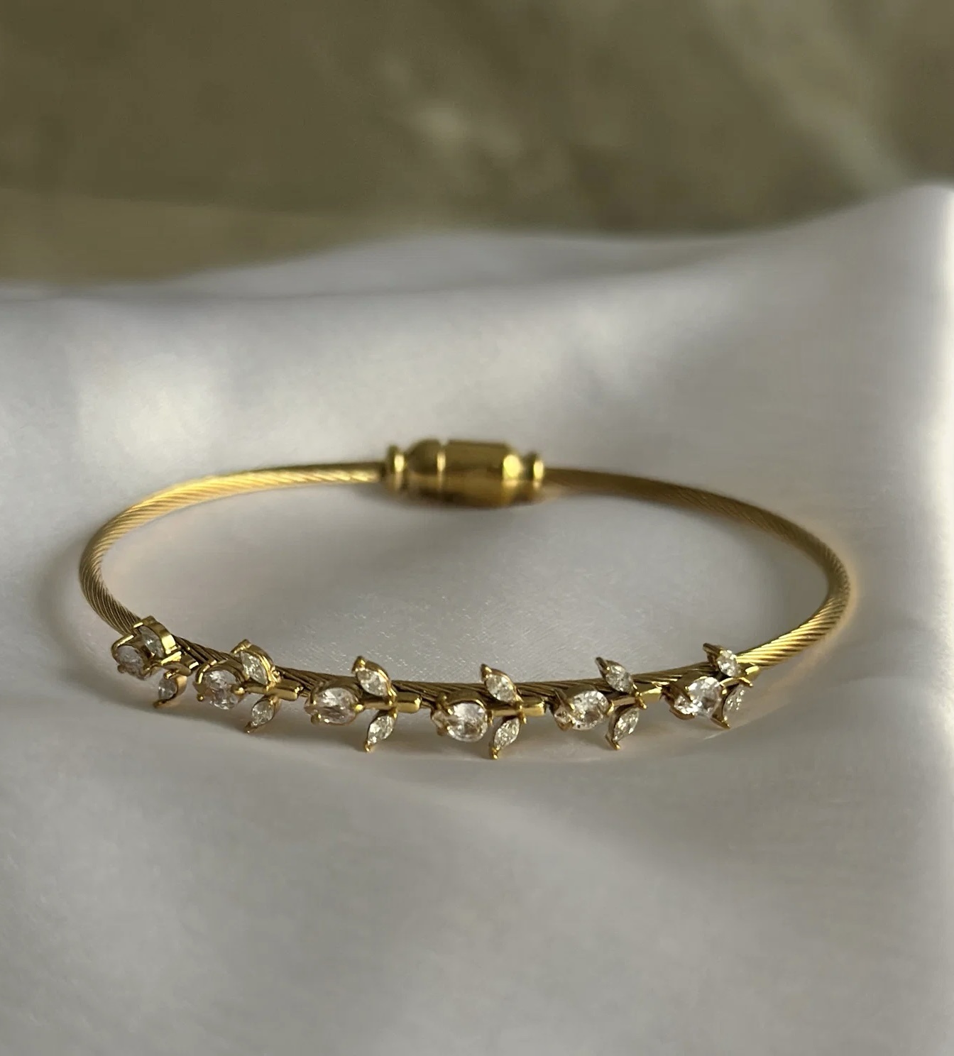 Daisy Tulip Bracelet (white)